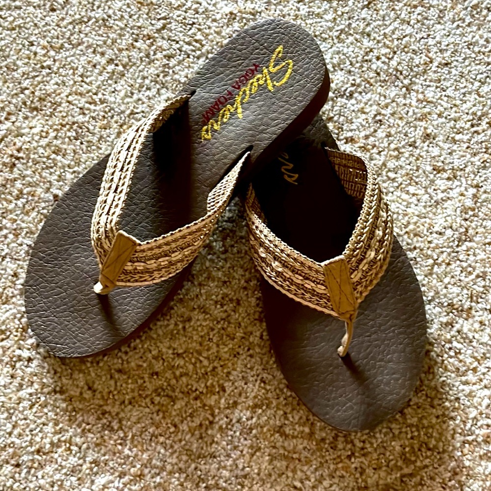 Sketchers Yoga Foam Brown/Tan Flip Flops Size 9